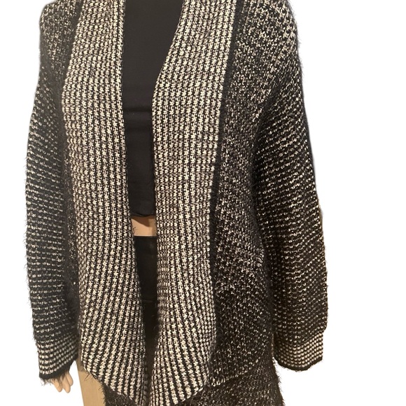 Beautiful Knit Cardigan 🍁 - Picture 6 of 11